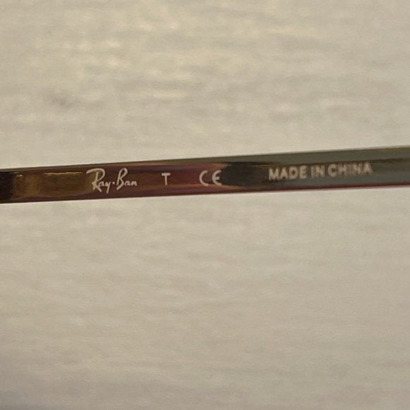 Ray-bans Aviator Sunglasses gold tone frames - Picture 4 of 7